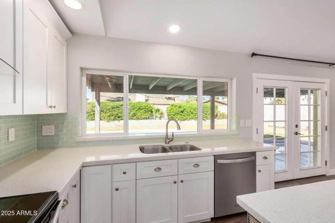 Real Estate Picture 16
