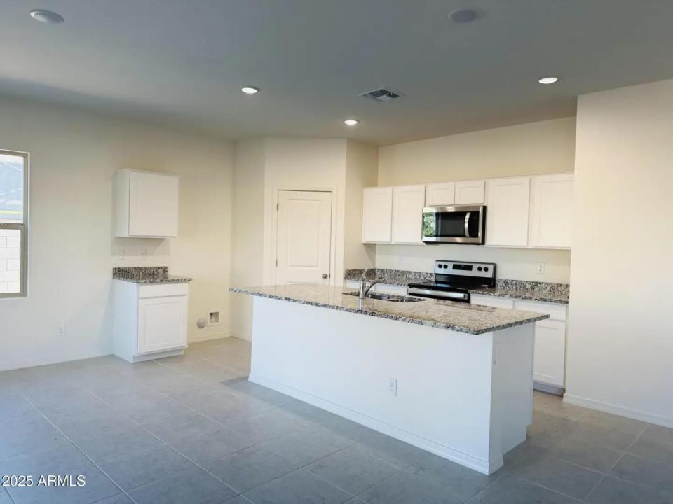 Real Estate Picture 5
