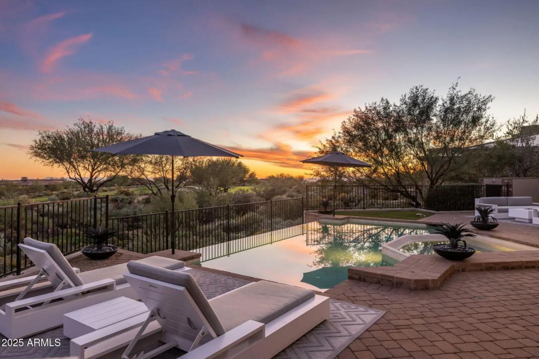 Real Estate Picture 7