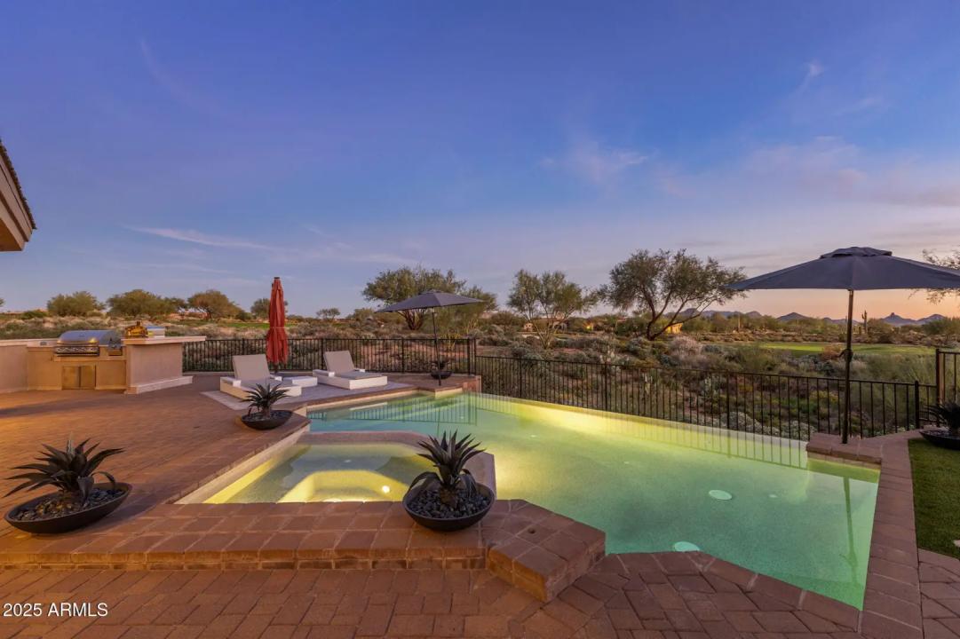 Real Estate Picture 14