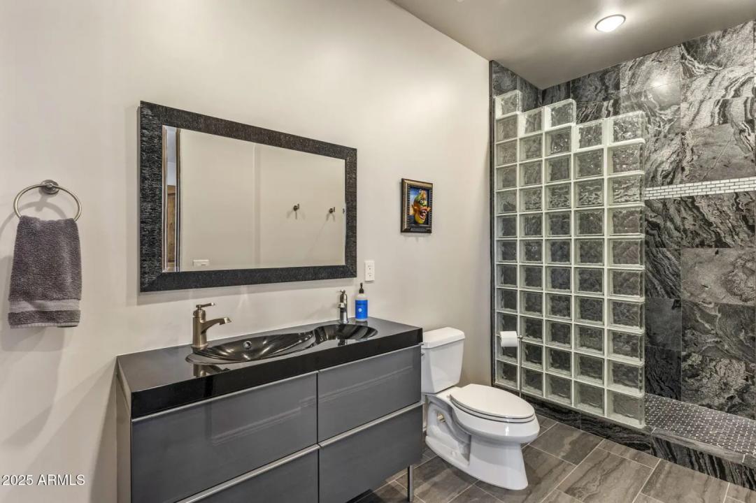 Real Estate Picture 27