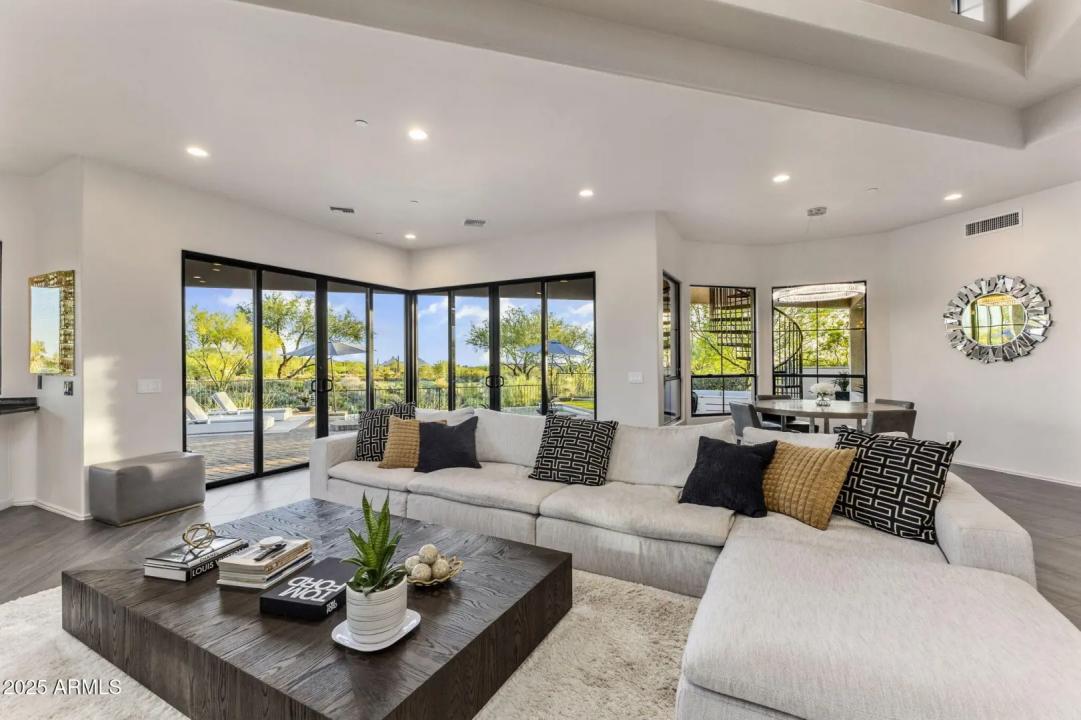 Real Estate Picture 40