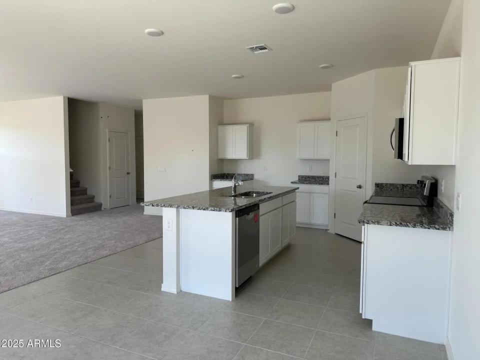 Real Estate Picture 4