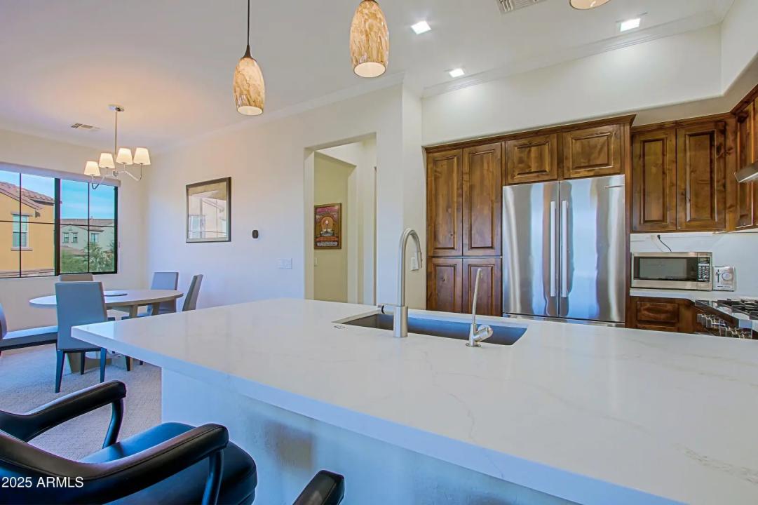 Real Estate Picture 4