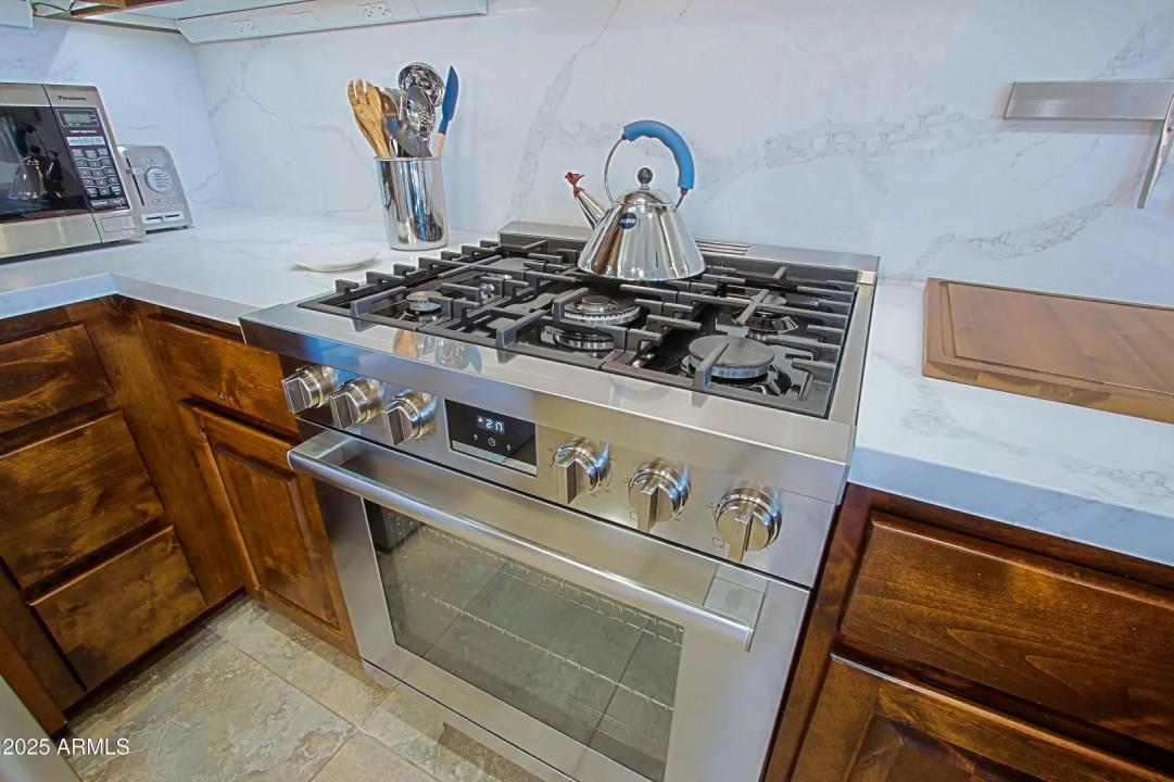 Real Estate Picture 12