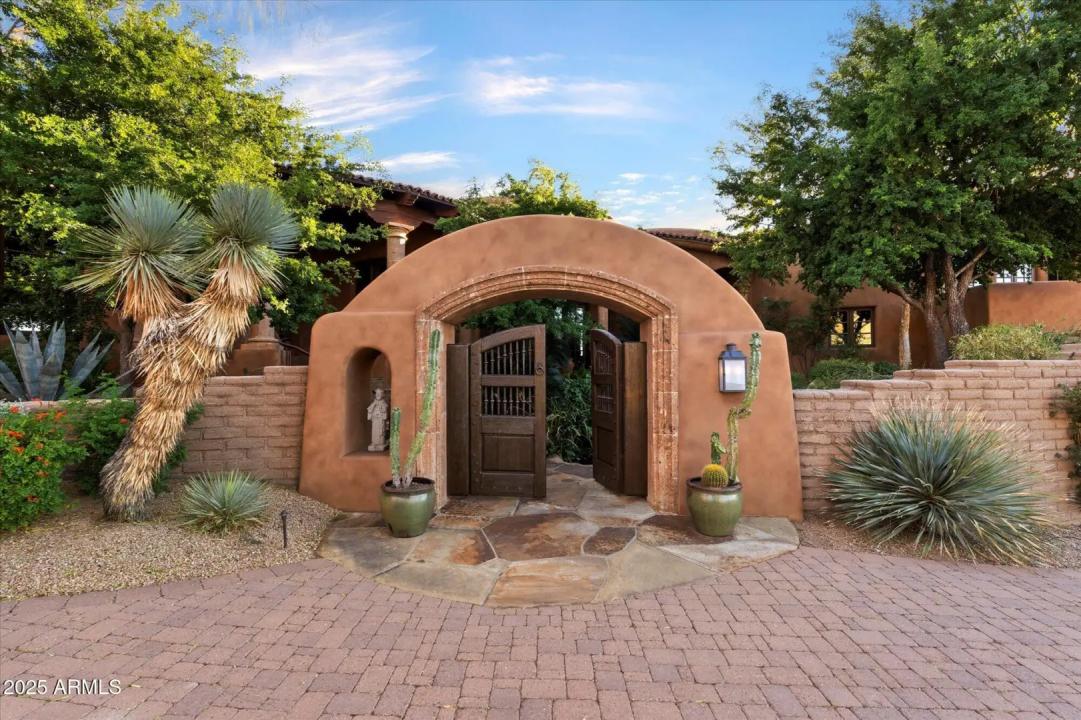 Real Estate Picture 10