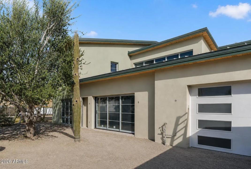 Real Estate Picture 3