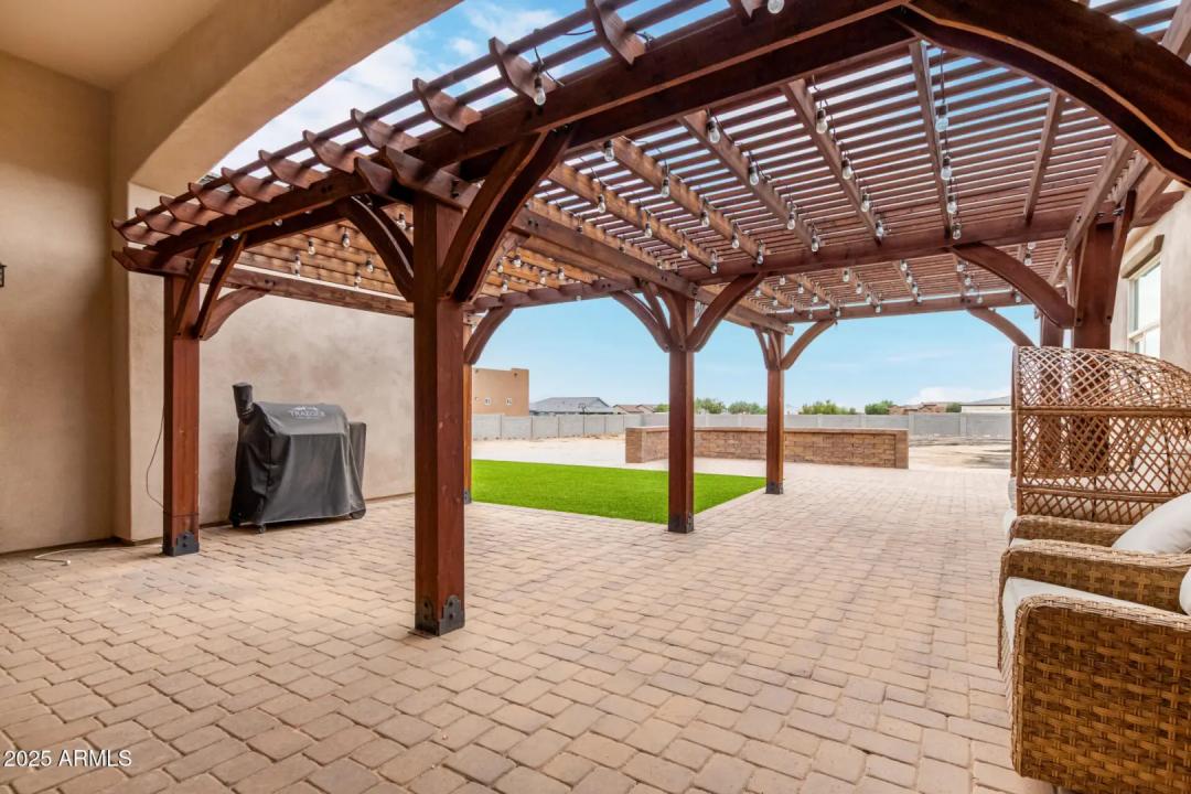 Real Estate Picture 24