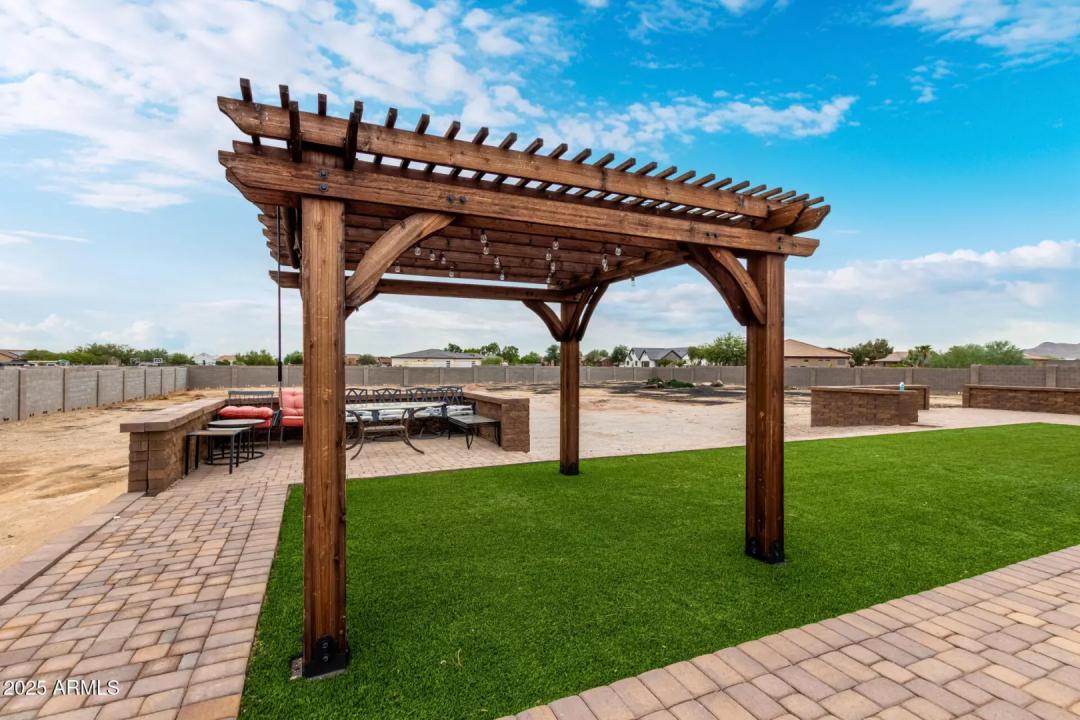 Real Estate Picture 25
