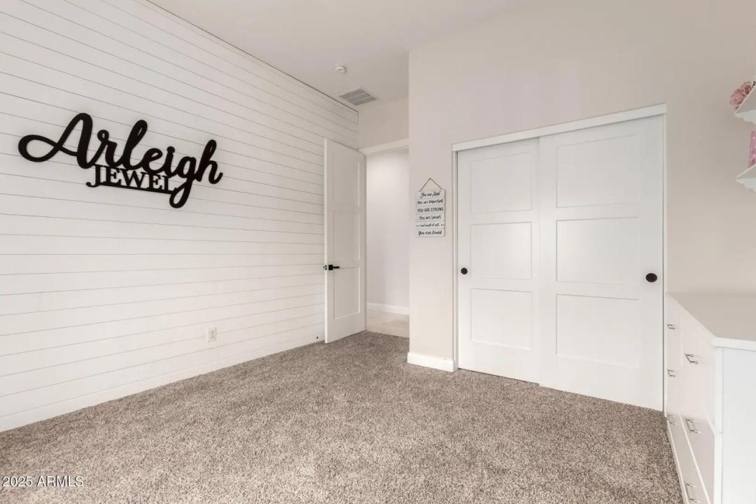 Real Estate Picture 16