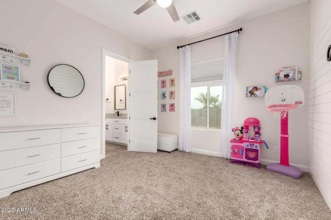 Real Estate Picture 17