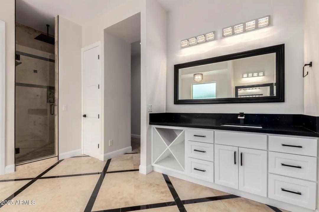 Real Estate Picture 14