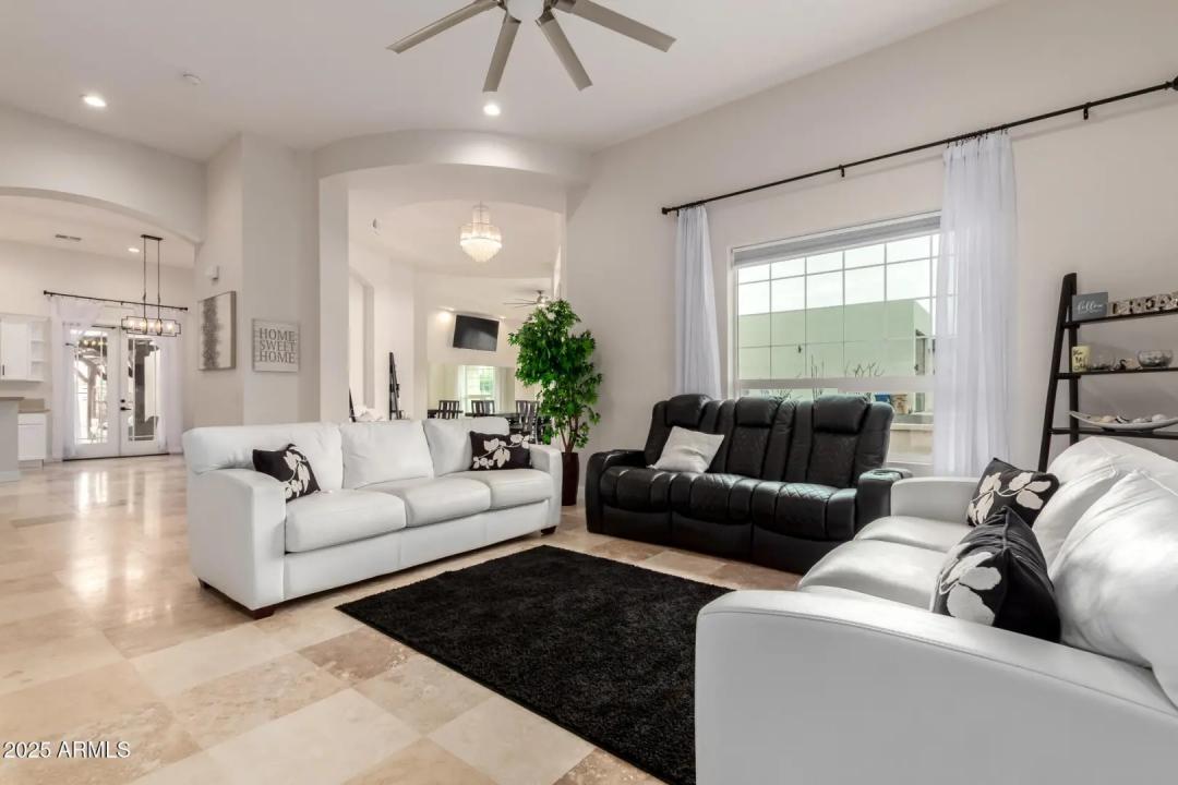 Real Estate Picture 4