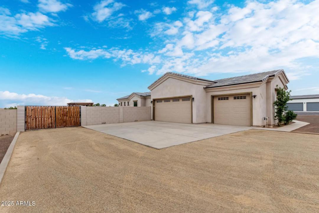 Real Estate Picture 3