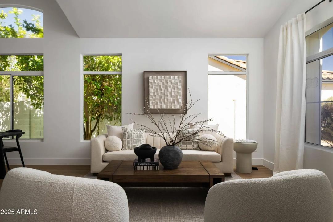 Real Estate Picture 4