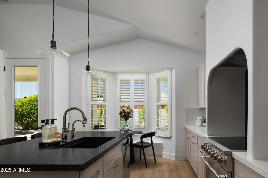 Real Estate Picture 8