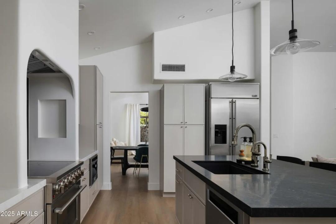 Real Estate Picture 5