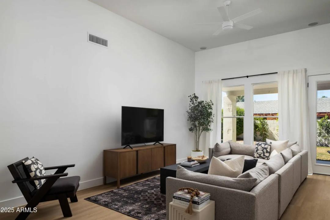 Real Estate Picture 13