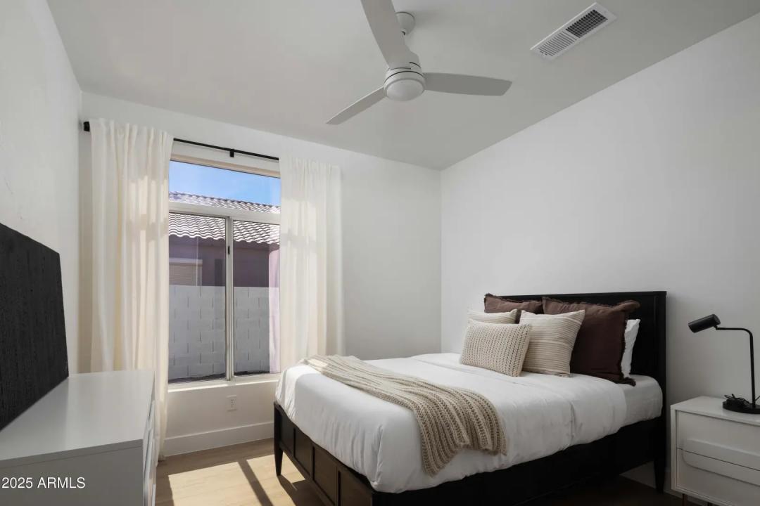 Real Estate Picture 23