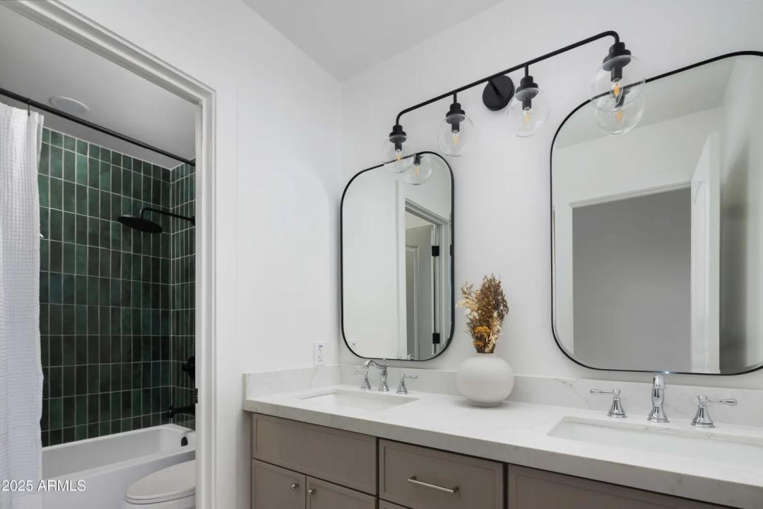 Real Estate Picture 24
