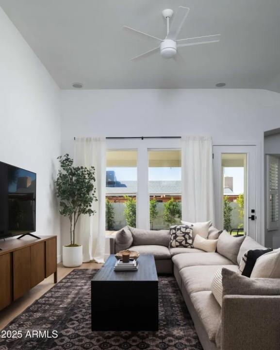 Real Estate Picture 14
