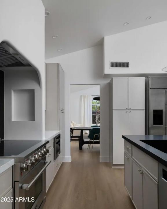 Real Estate Picture 7