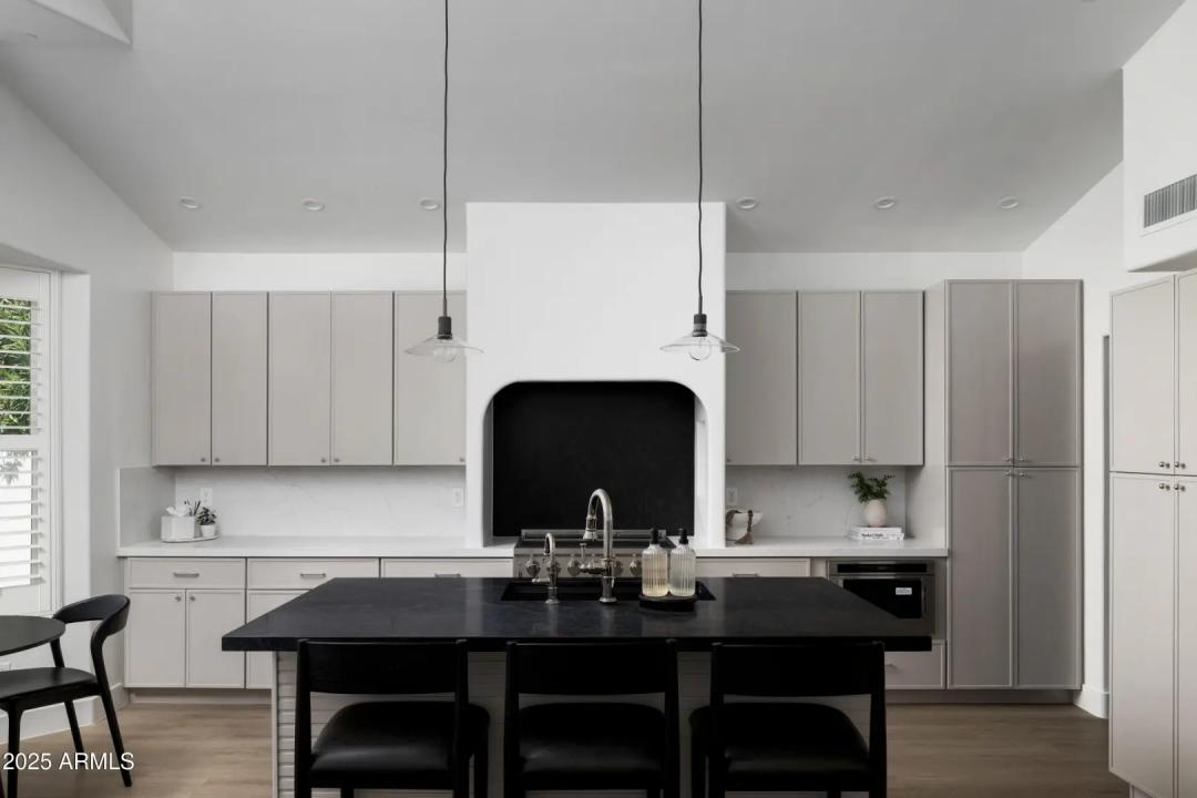 Real Estate Picture 6