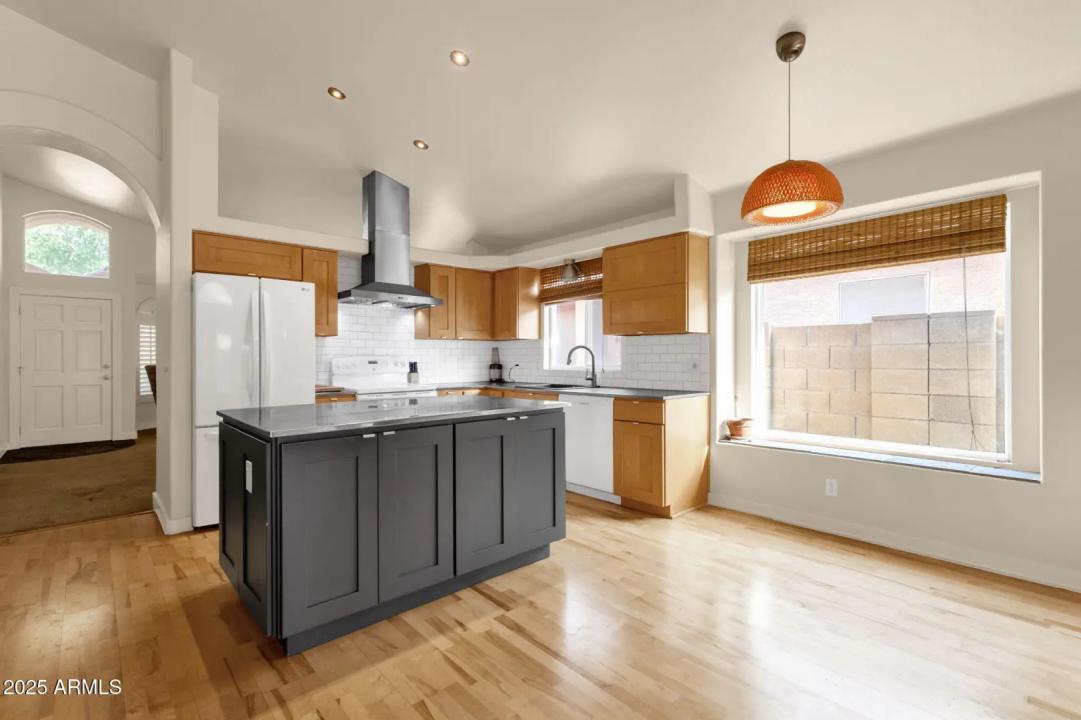 Real Estate Picture 10