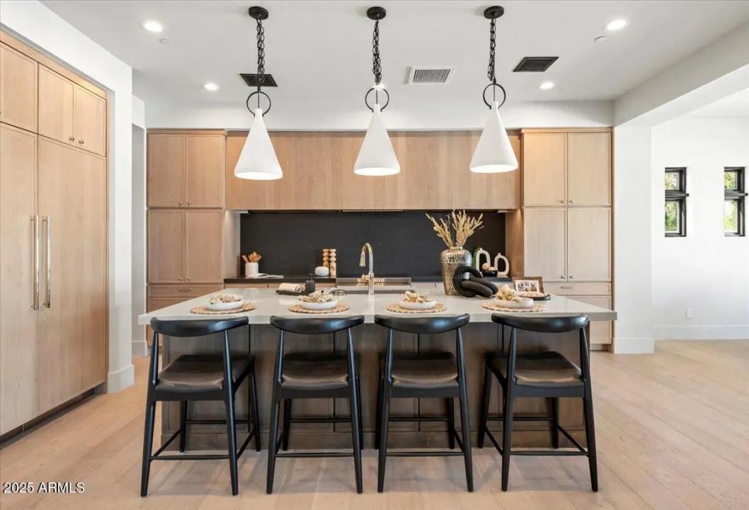 Real Estate Picture 6