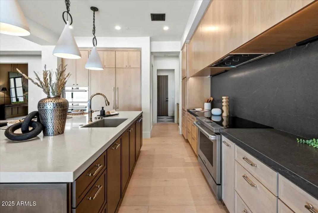 Real Estate Picture 7