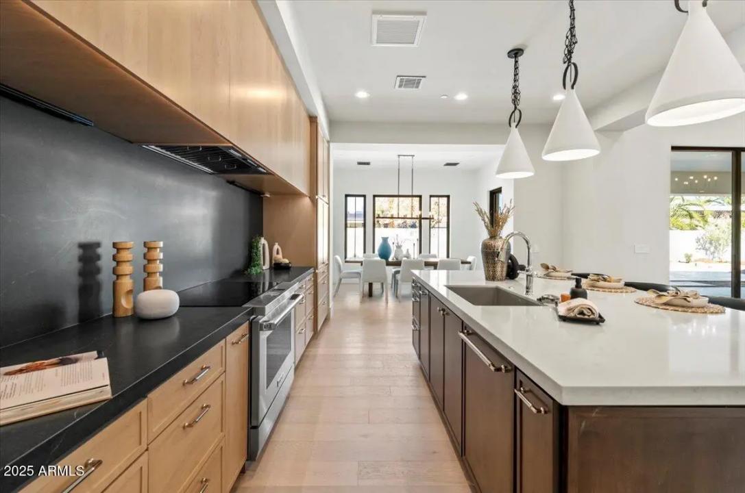 Real Estate Picture 8