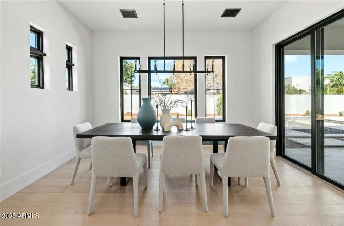 Real Estate Picture 10