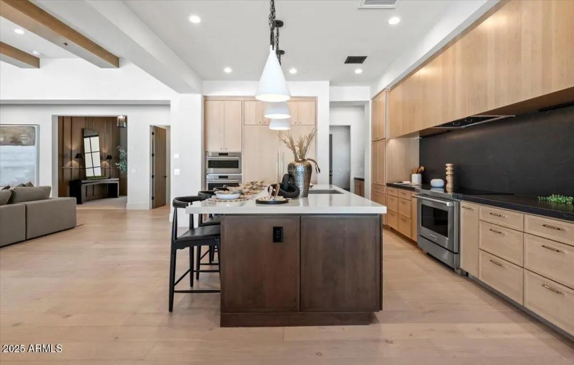 Real Estate Picture 9