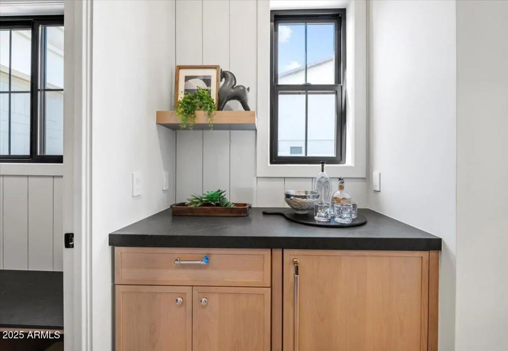 Real Estate Picture 11