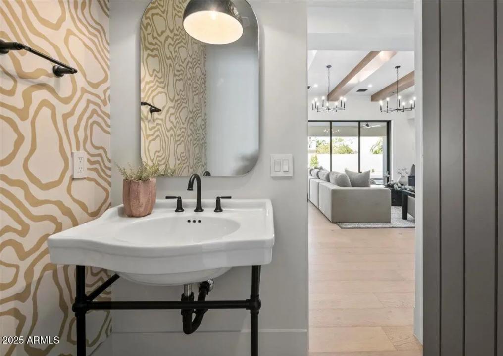 Real Estate Picture 13