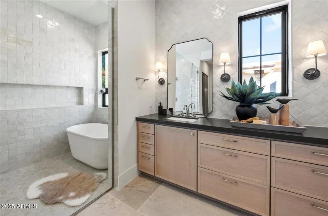 Real Estate Picture 16