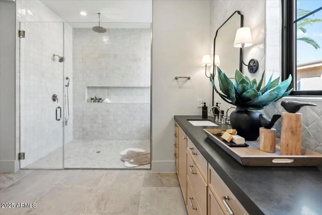 Real Estate Picture 18