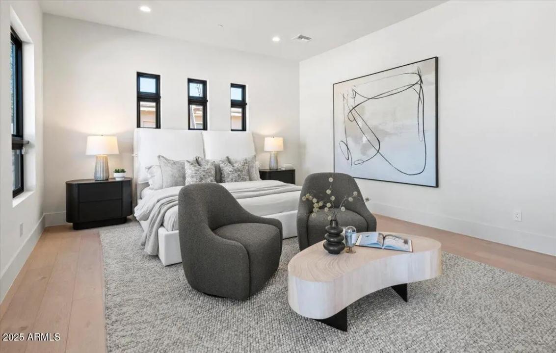 Real Estate Picture 14