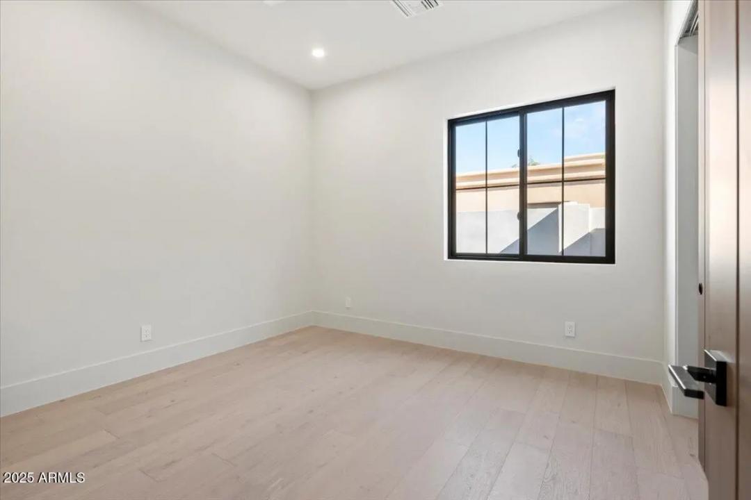 Real Estate Picture 23