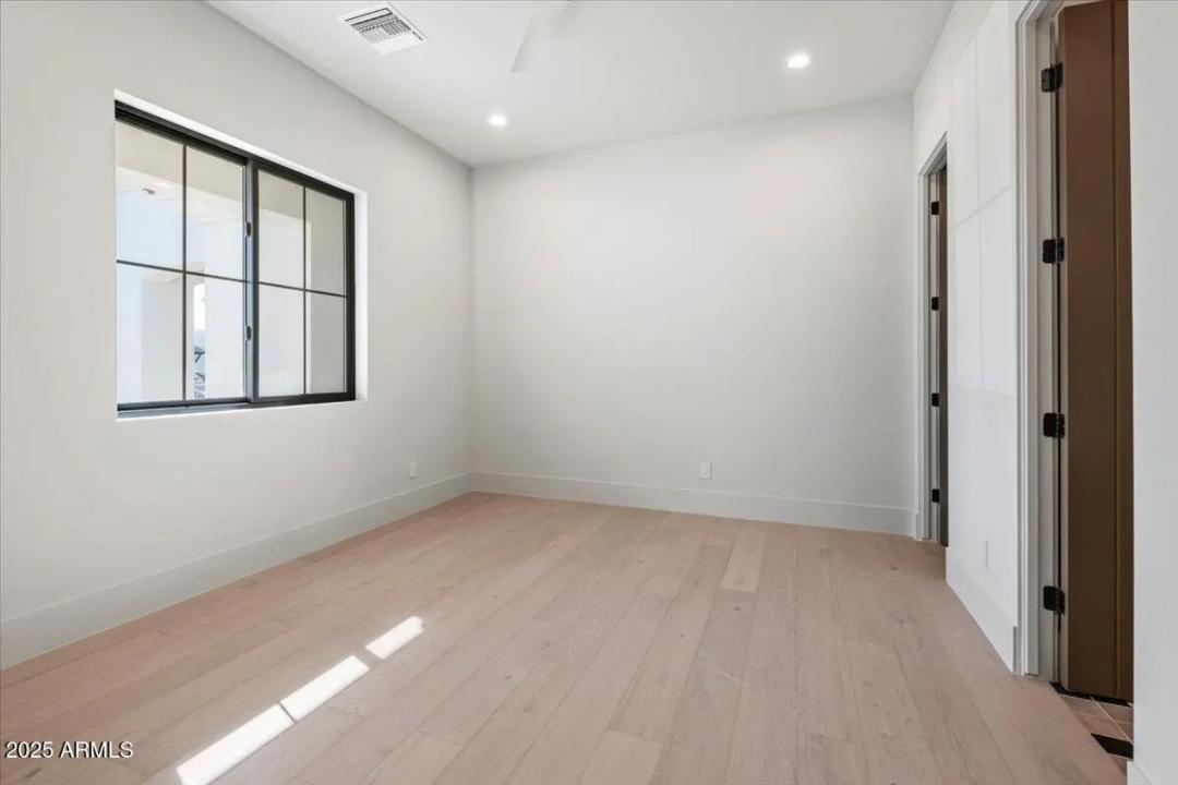 Real Estate Picture 21