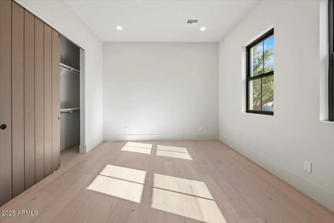 Real Estate Picture 25