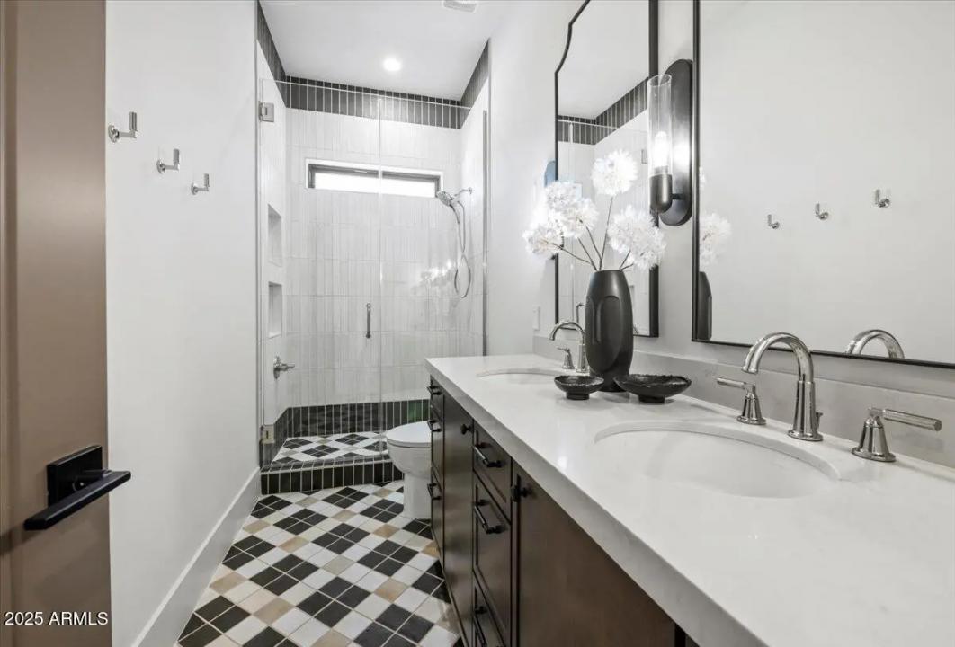 Real Estate Picture 24