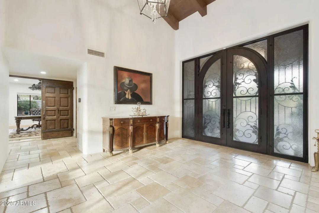 Real Estate Picture 4