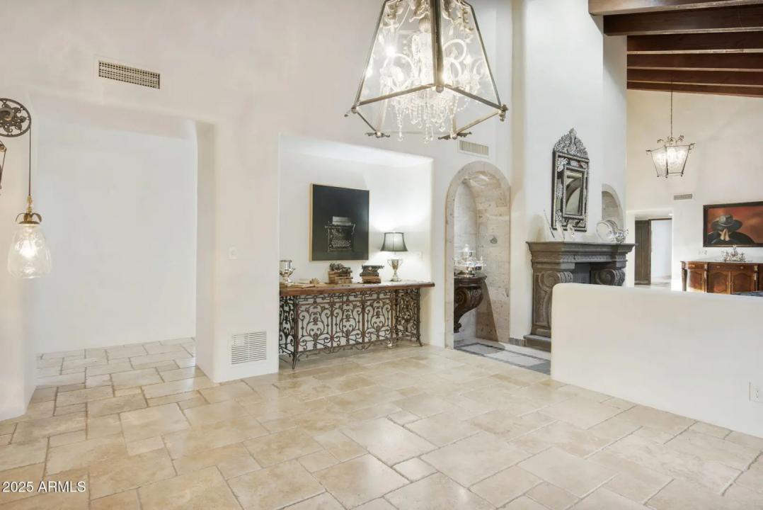 Real Estate Picture 8