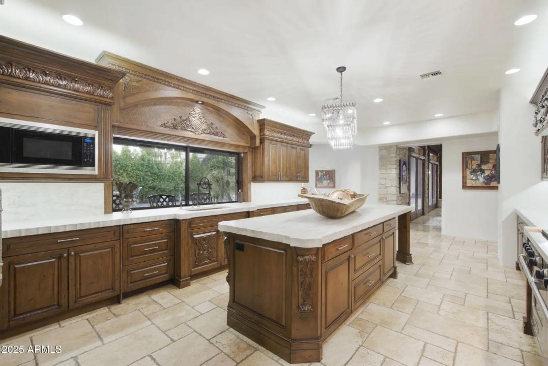 Real Estate Picture 15