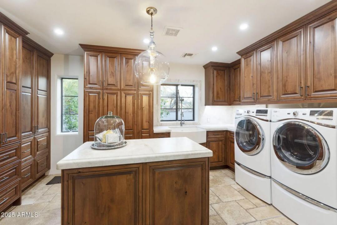 Real Estate Picture 24