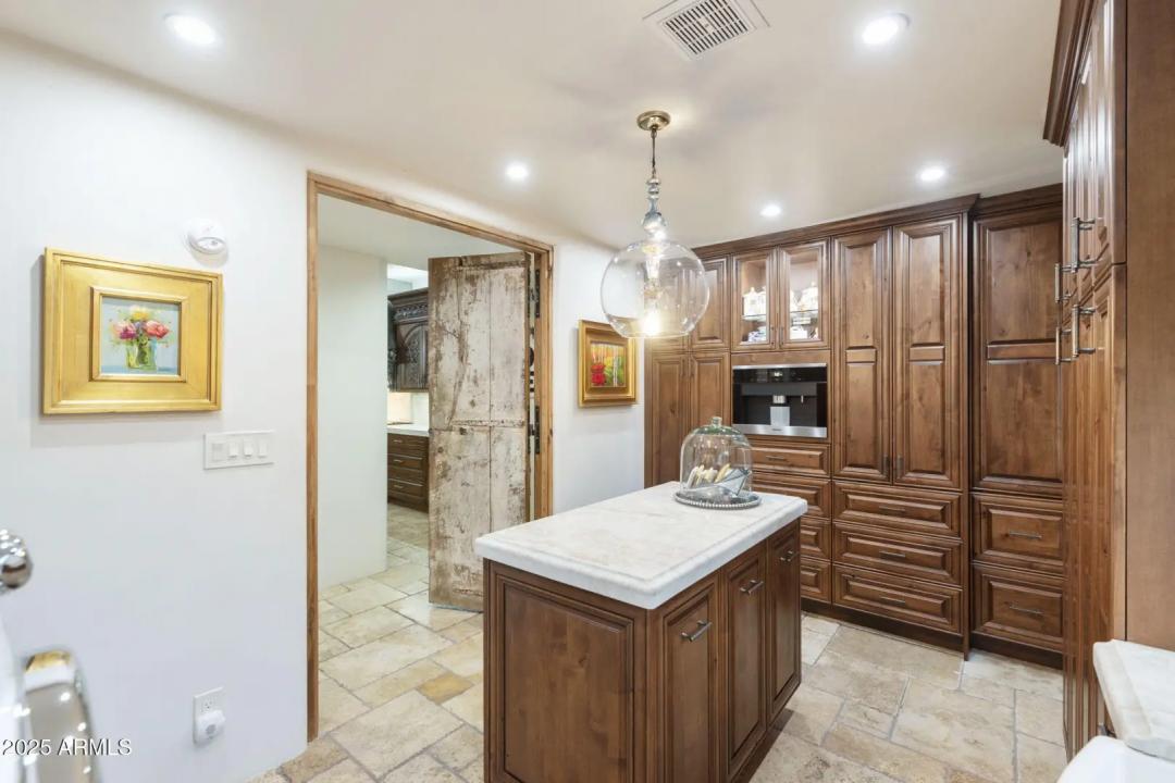 Real Estate Picture 50