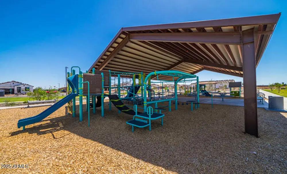 Real Estate Picture 14
