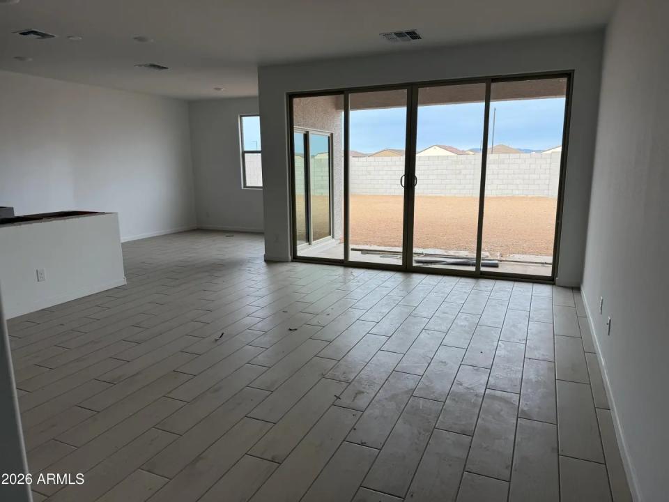 Real Estate Picture 4