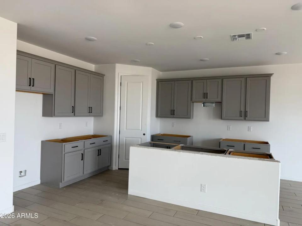 Real Estate Picture 6